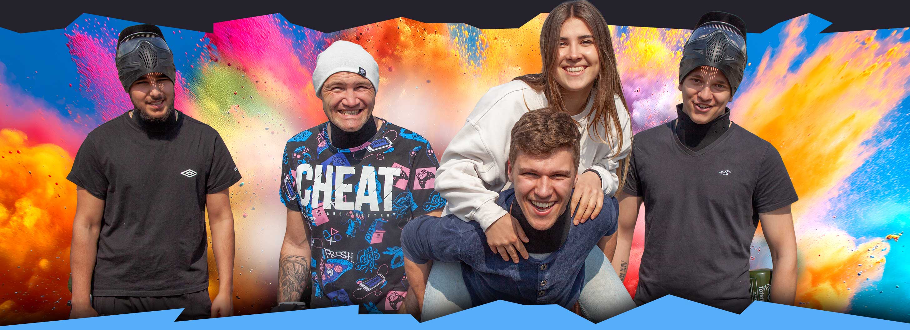 Eine Gruppe glücklicher Gäste von action-parks.de Paintball