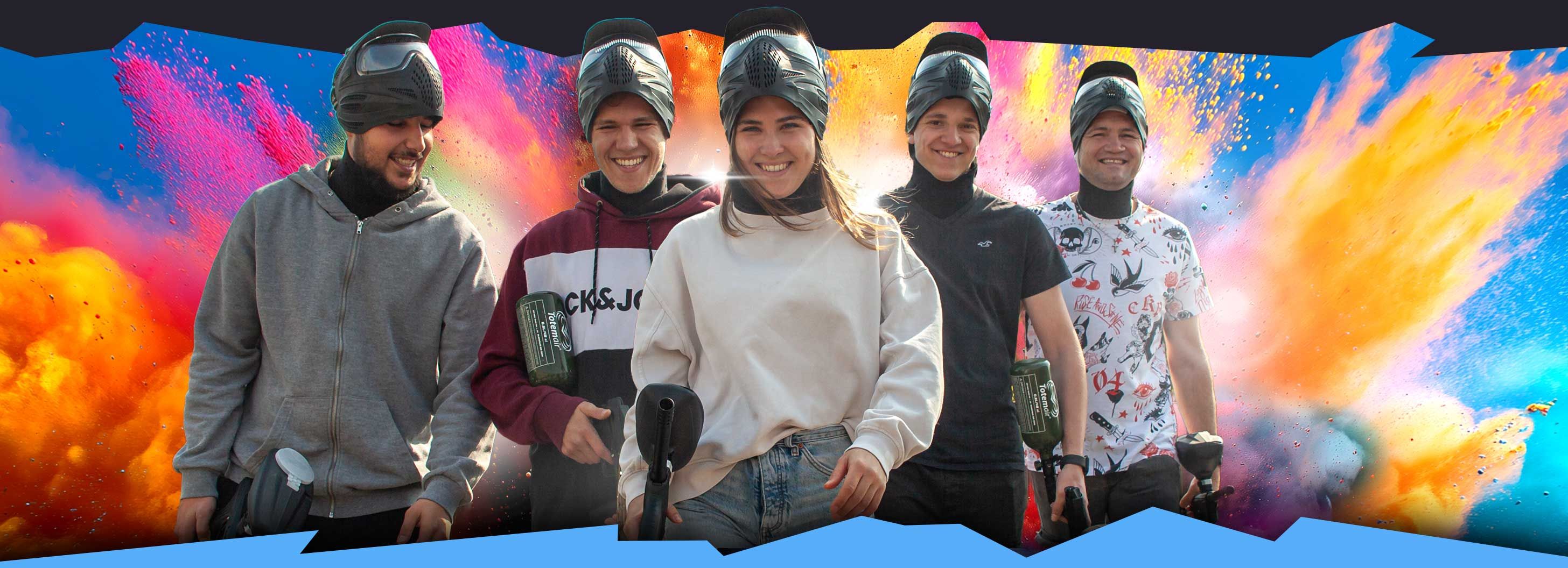 Eine Gruppe glücklicher Gäste von action-parks.de Paintball